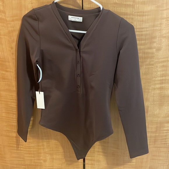 Aritzia Babaton Contour Henley Longsleeve V-neck bodysuit Coffee Bean Size small - Picture 3 of 5